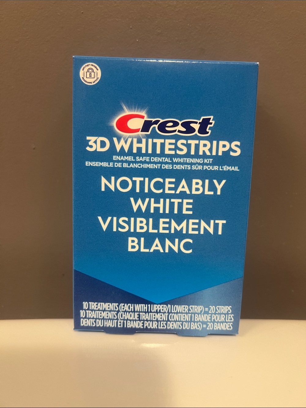 Crest 3D Whitestrips Noticeably White Blue White Packaging
